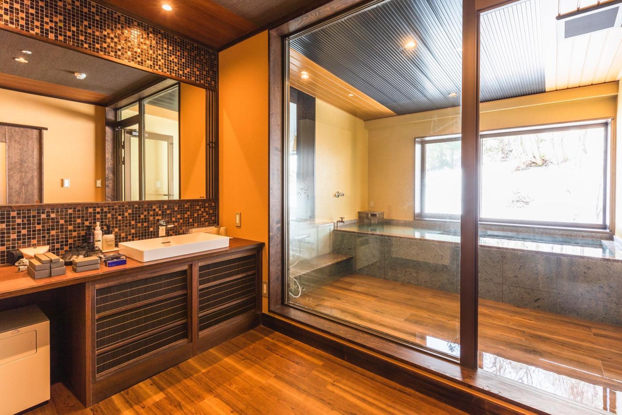 Tsuta Onsen Ryokan Товада Номер фото